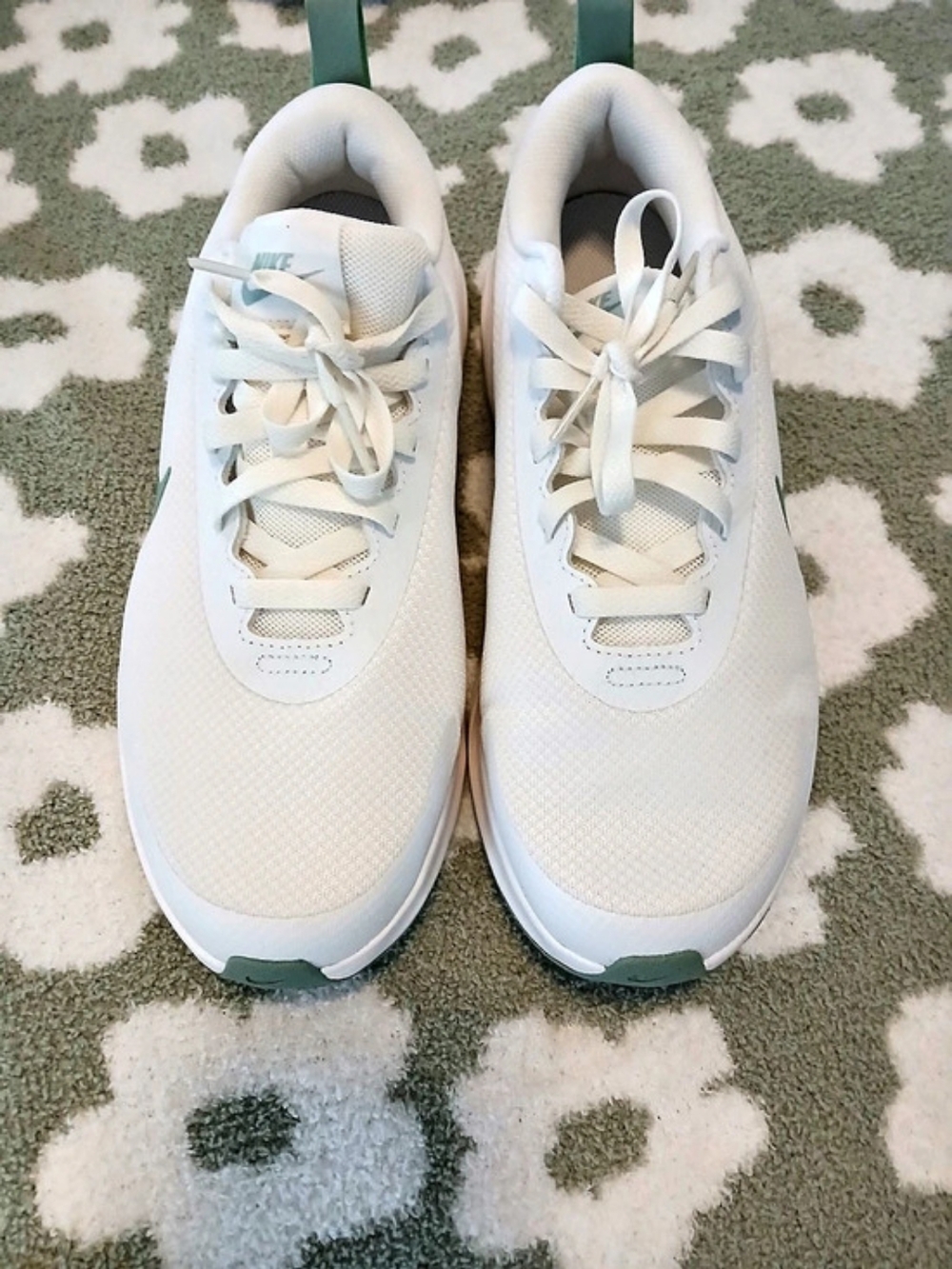 Nike Women's Athletic Shoes White Green US 10 Like New
